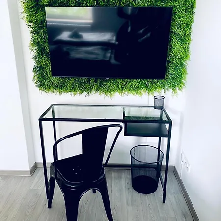 Sh-team For Work & Travel With Free Parking