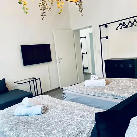 Sh-team For Work & Travel With Free Parking 杜伊斯堡