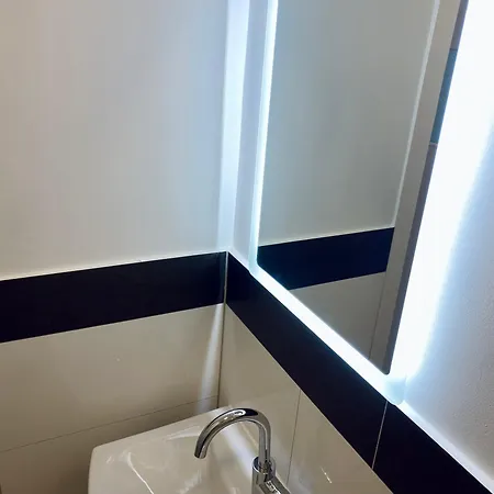 Sh-team For Work & Travel With Free Parking 公寓