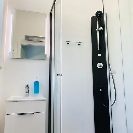 Sh-team For Work & Travel With Free Parking Apartment
