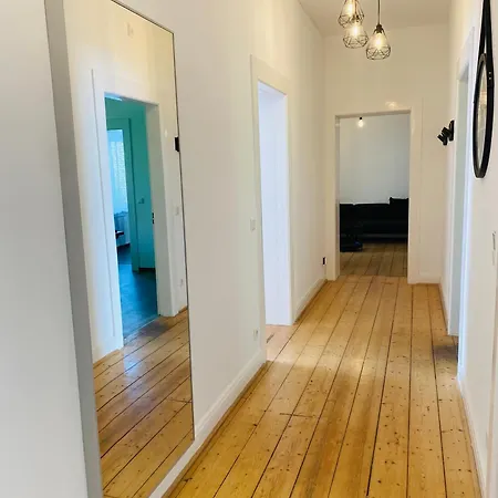 Sh-team For Work & Travel With Free Parking