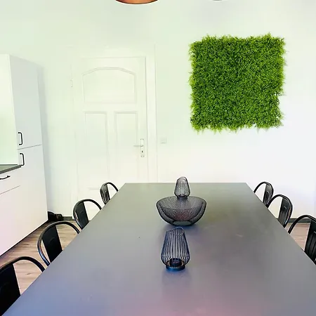 Moderne I Zentral I Großer Parkplatz *
