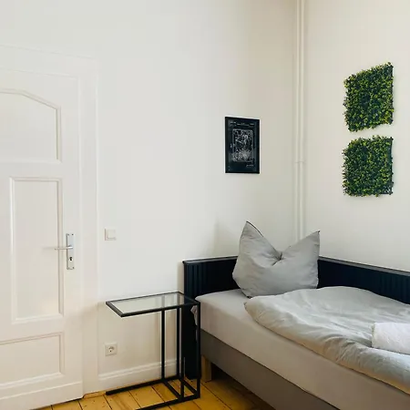 Moderne I Zentral I Grosser Parkplatz Duisburg