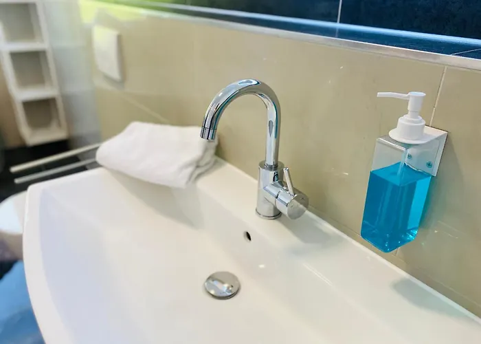 Moderne I Zentral I Grosser Parkplatz Duisburg